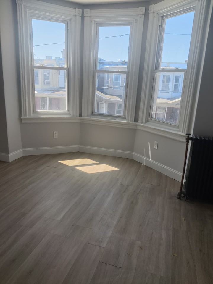 207 East Westmoreland Street - Photo 5 of 10