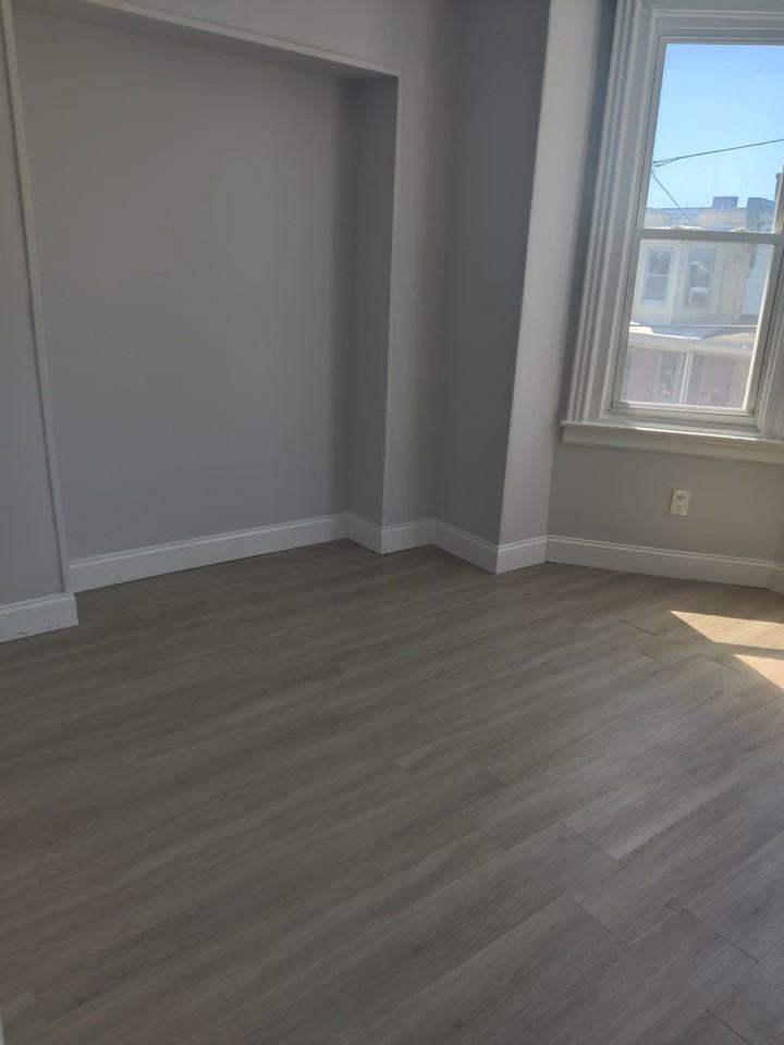 207 East Westmoreland Street - Photo 6 of 10