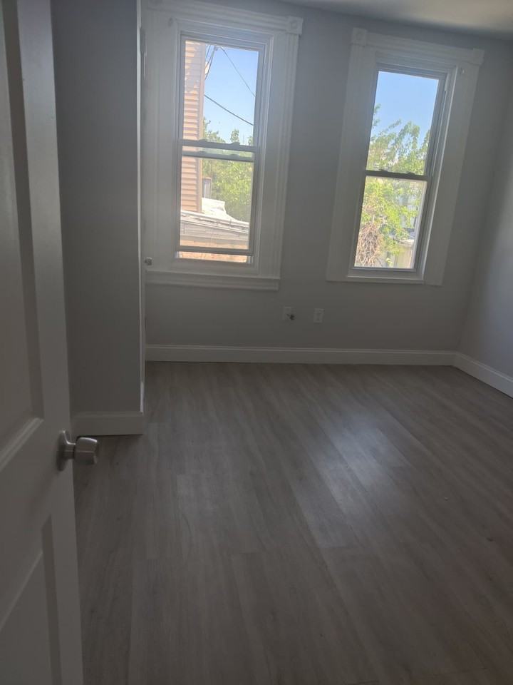 207 East Westmoreland Street - Photo 7 of 10