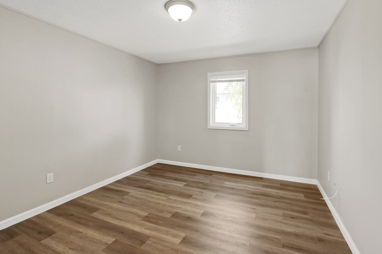 1601 N Willow Rd - Photo 2 of 13