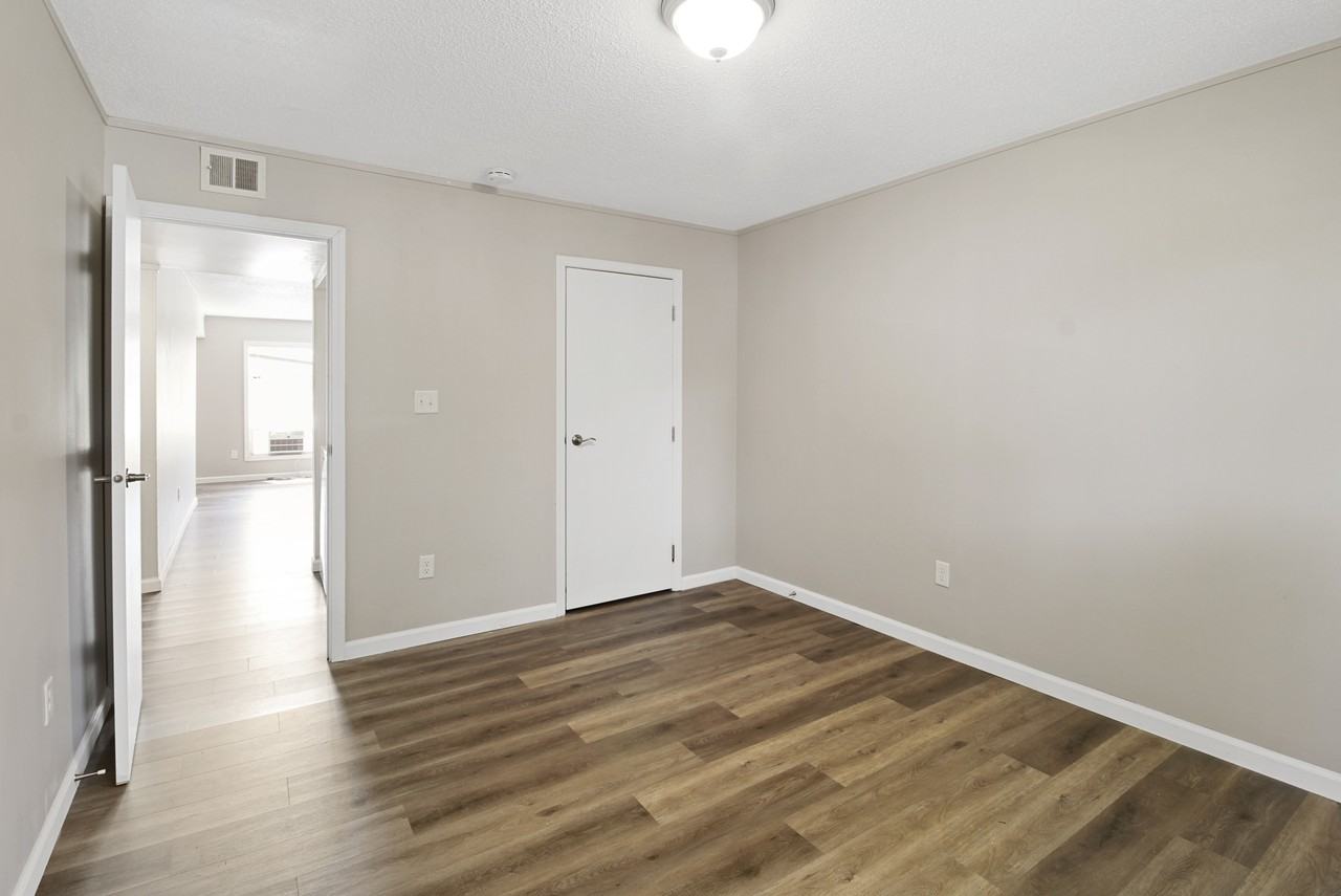 1601 N Willow Rd - Photo 3 of 13