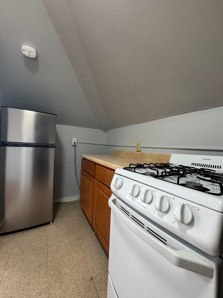 280 Winthrop Avenue - Photo 3 of 11