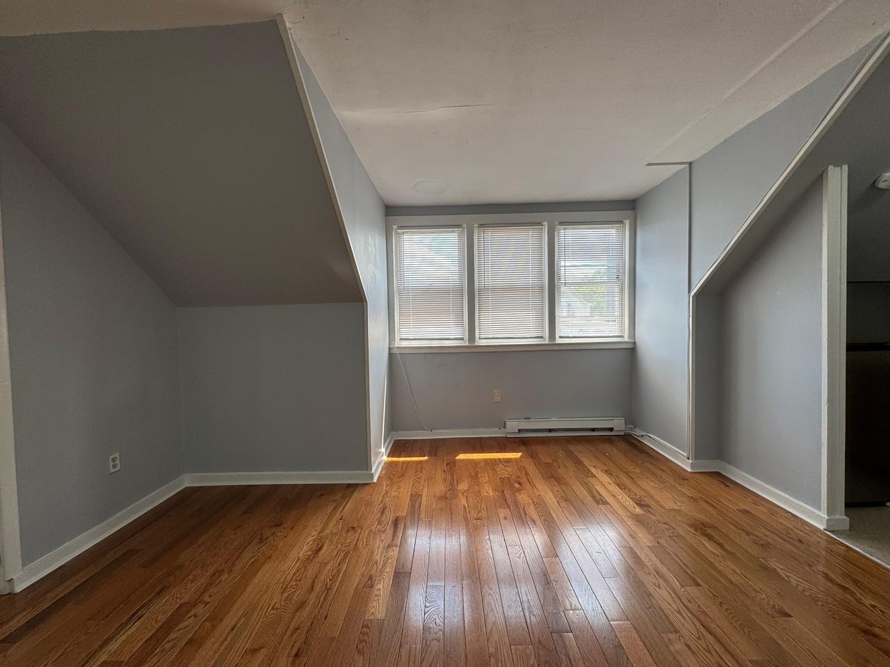 280 Winthrop Avenue - Photo 4 of 11