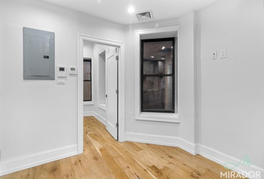 221 E 10th St - Photo 4 of 10