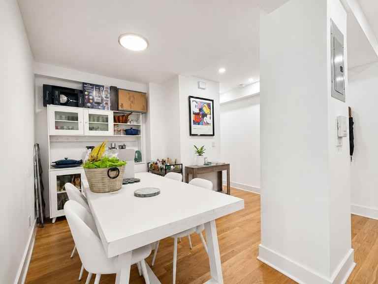 208 W 88th St - Photo 3 of 10