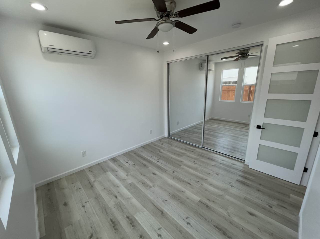 4327 Clairemont Dr #4327 - Photo 3 of 8