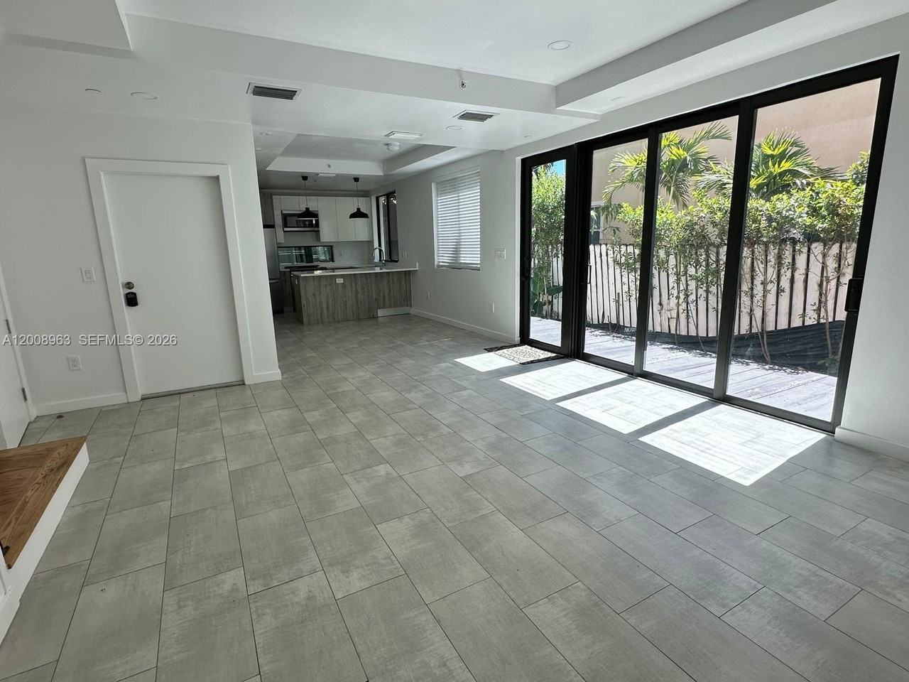 Ne 15th Ave - Photo 3 of 8