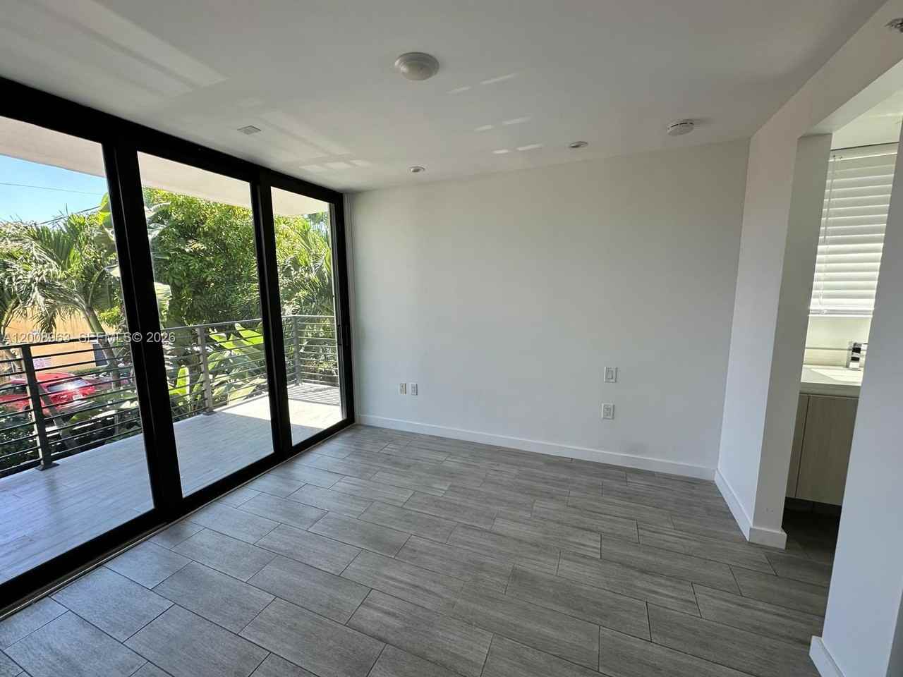 Ne 15th Ave - Photo 5 of 8