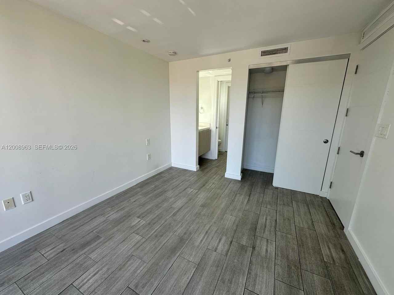 Ne 15th Ave - Photo 6 of 8