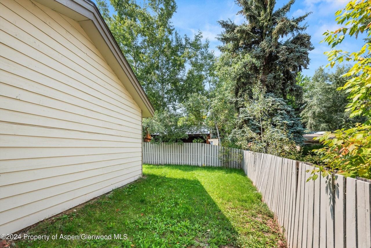 1275 Snowbunny Ln #2 - Photo 5 of 41