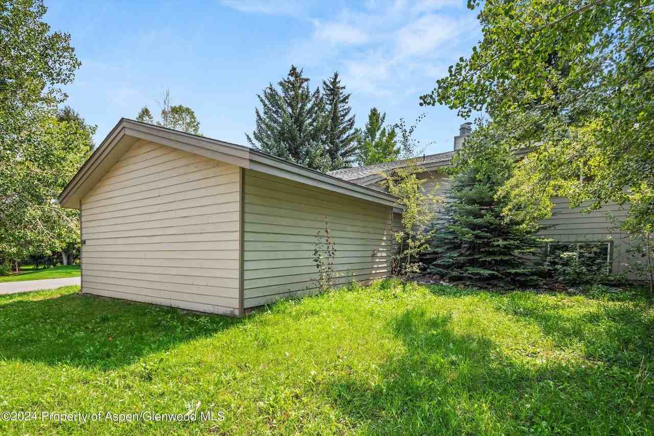 1275 Snowbunny Ln #2 - Photo 6 of 41