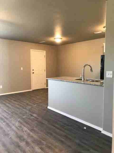 604 Sw Loudon Dr #1 - Photo 5 of 18