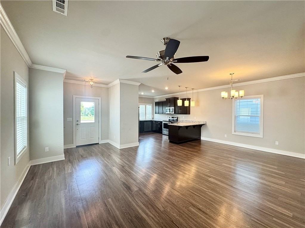 1013 Ne Heights Ln - Photo 6 of 33