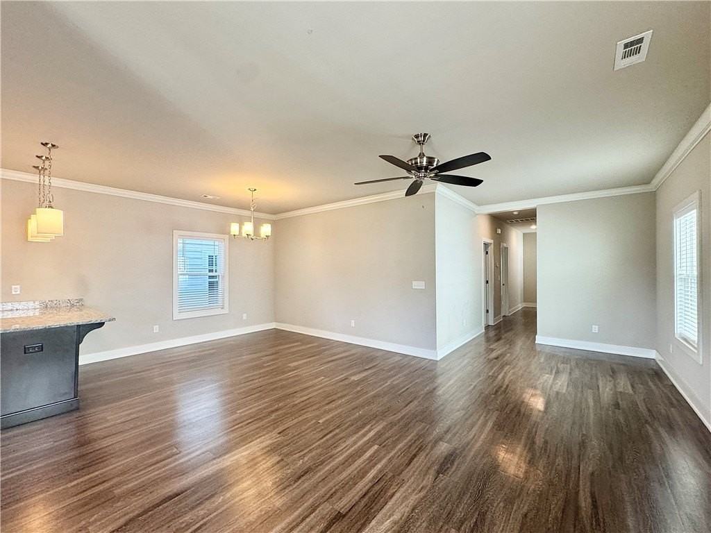 1013 Ne Heights Ln - Photo 7 of 33