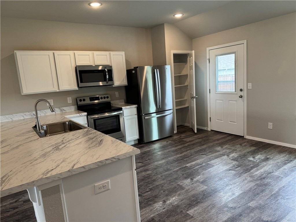 1012 Patricia Ln - Photo 4 of 19