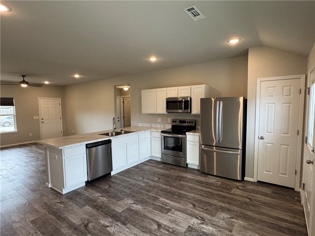 1012 Patricia Ln - Photo 5 of 19