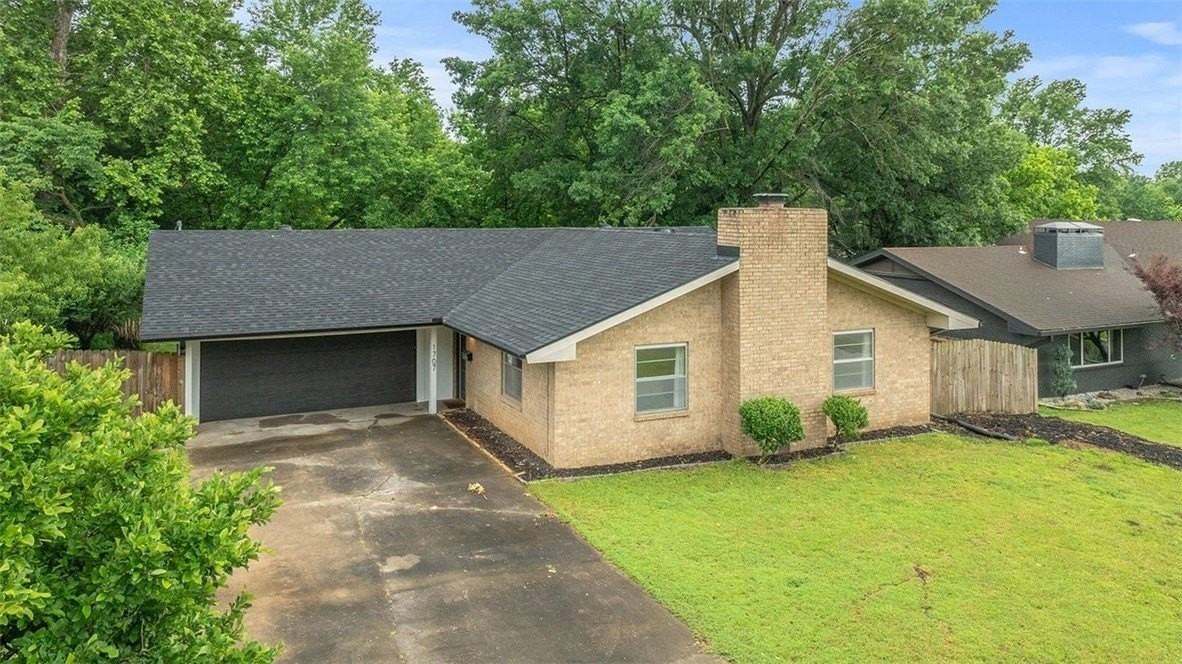 1707 Phillips Dr - Photo 2 of 19