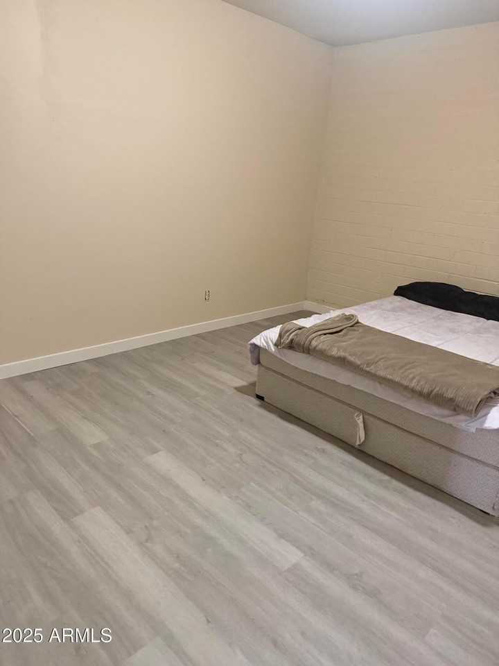 204 N E St - Photo 2 of 7