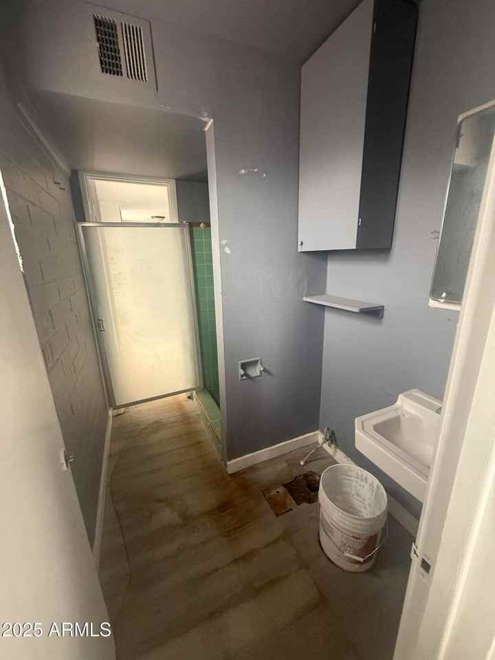204 N E St - Photo 5 of 7
