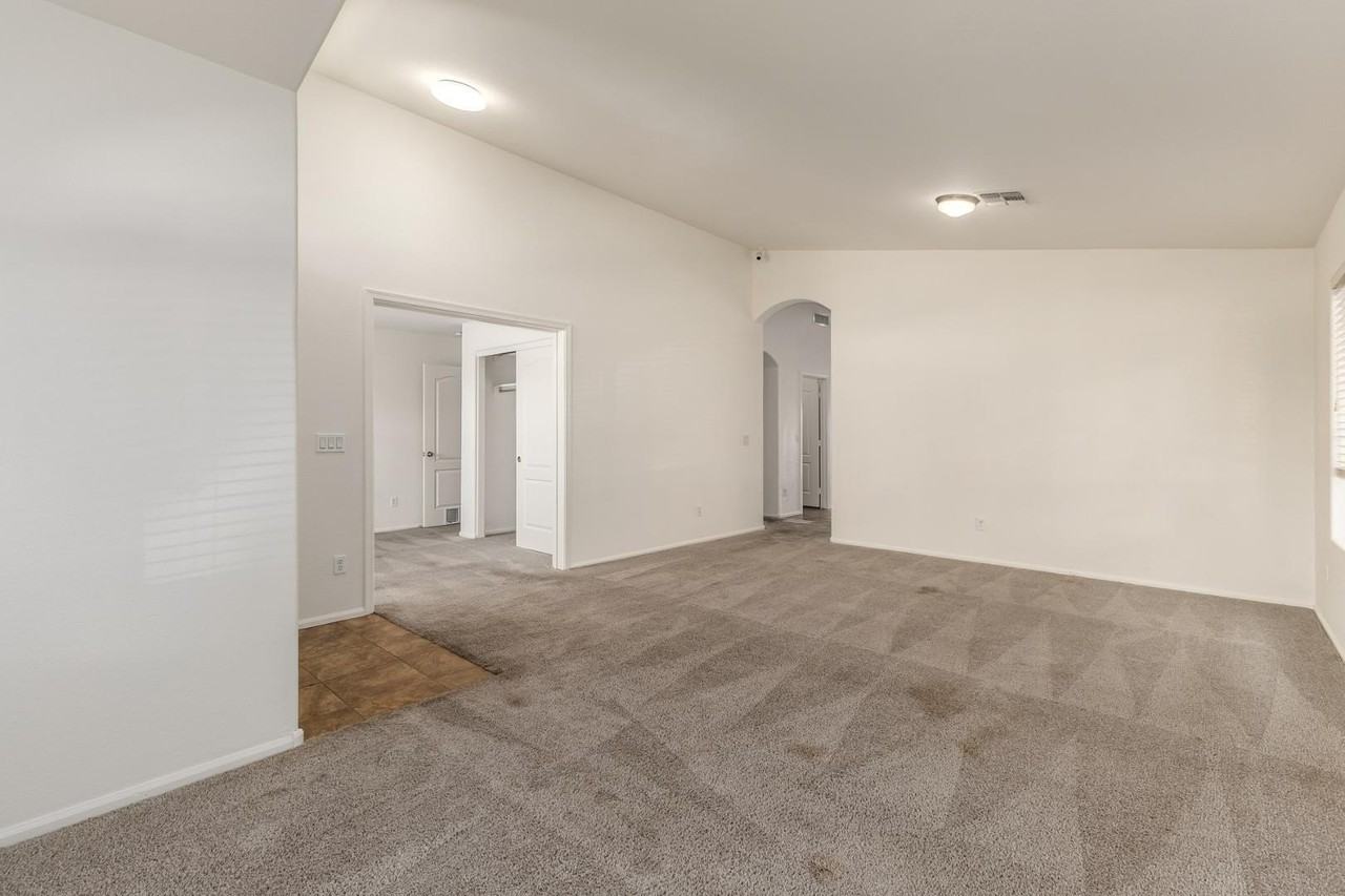 21263 N 95th Dr - Photo 6 of 37