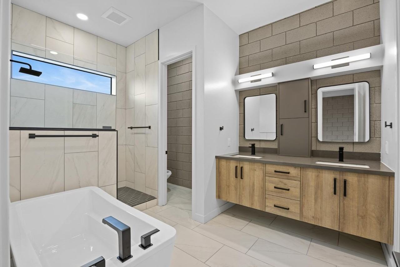 377 E Windsor Ave #5 - Photo 3 of 14