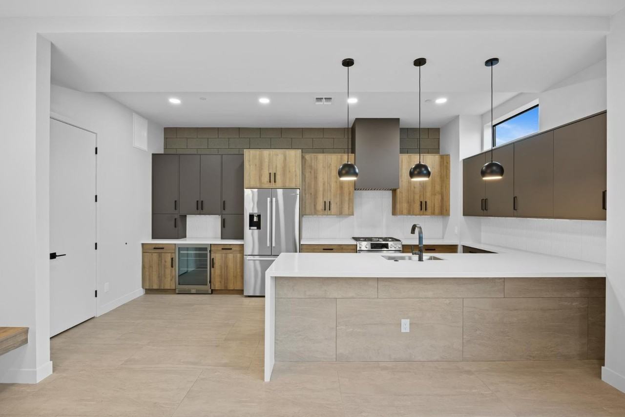 377 E Windsor Ave #5 - Photo 4 of 14