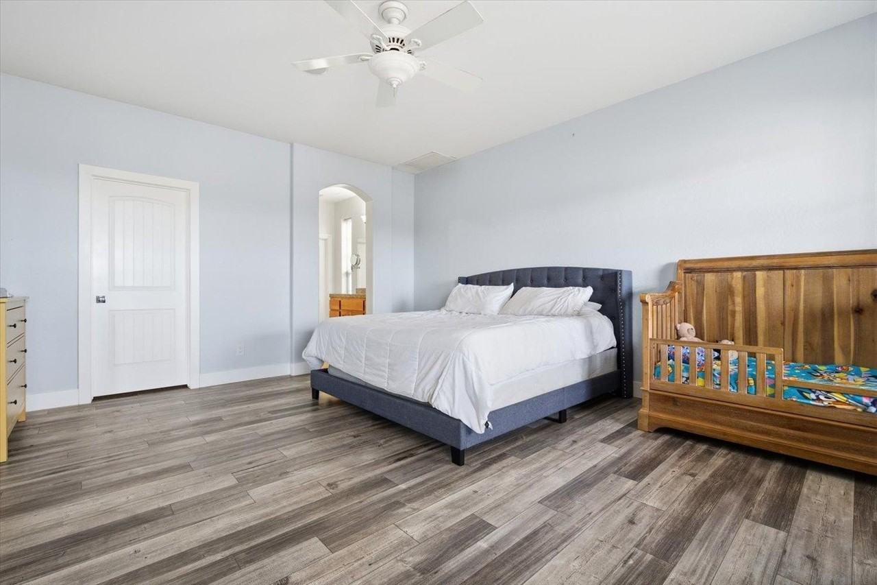 20305 W Peakview Rd - Photo 6 of 37
