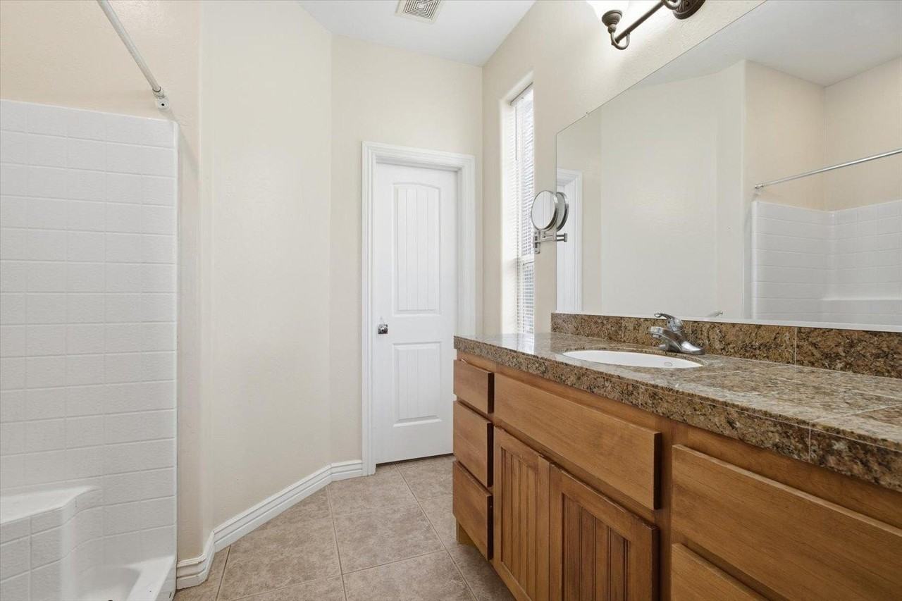 20305 W Peakview Rd - Photo 7 of 37