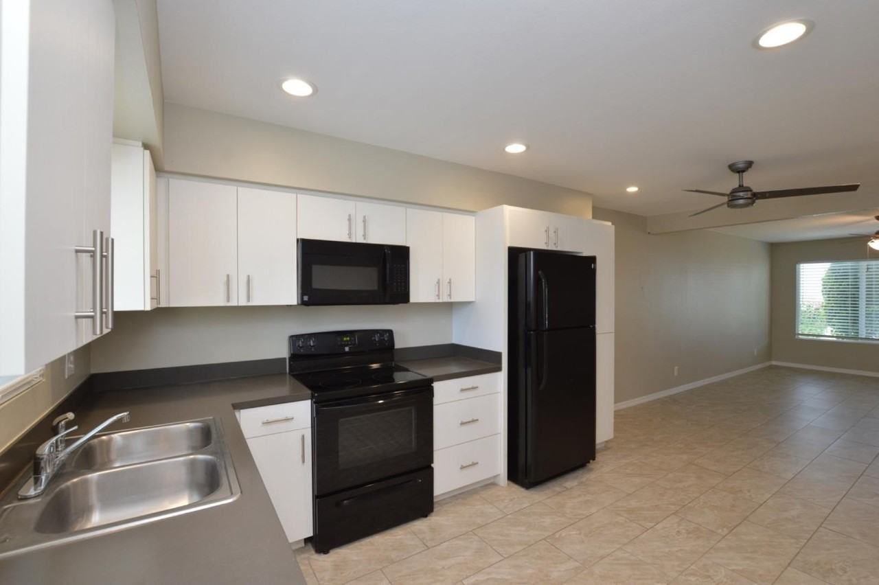 200 S Old Litchfield Rd #8 - Photo 3 of 17