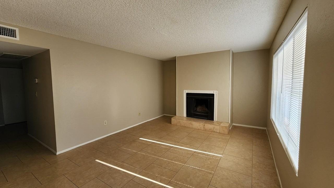 106 E Duke Dr - Photo 3 of 3