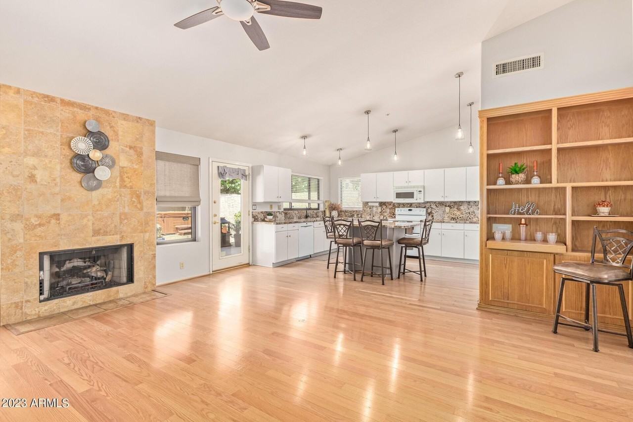 9018 E Caribbean Ln - Photo 6 of 32