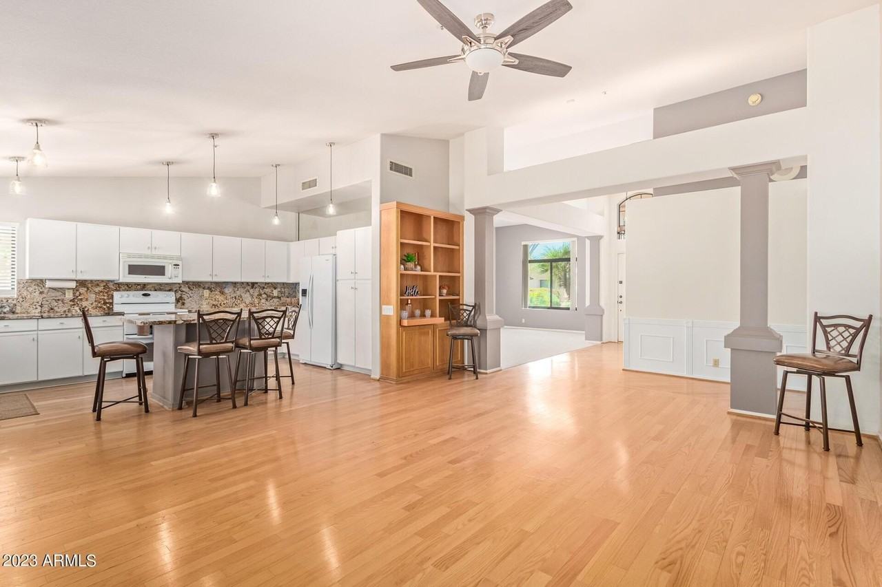 9018 E Caribbean Ln - Photo 7 of 32