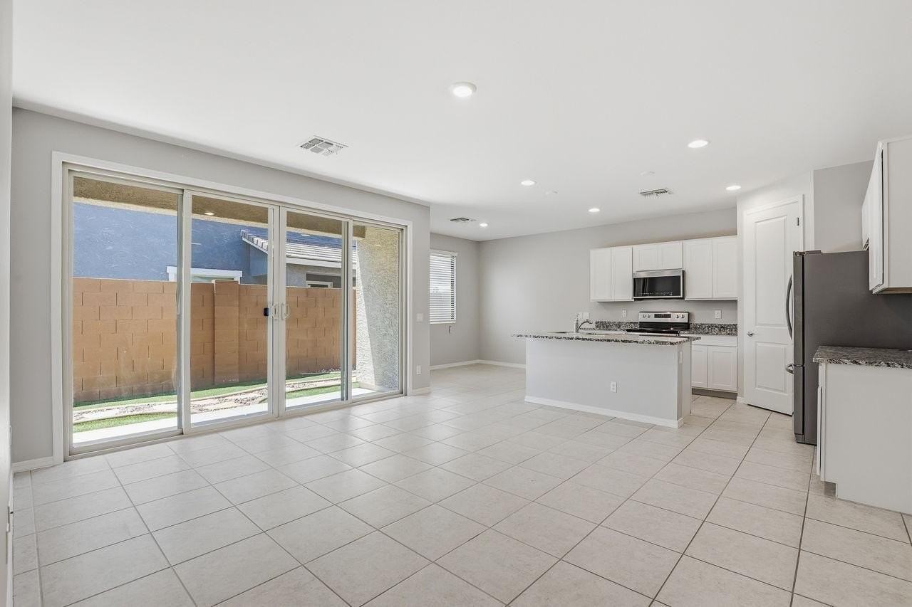 9319 E Sector Dr - Photo 4 of 34