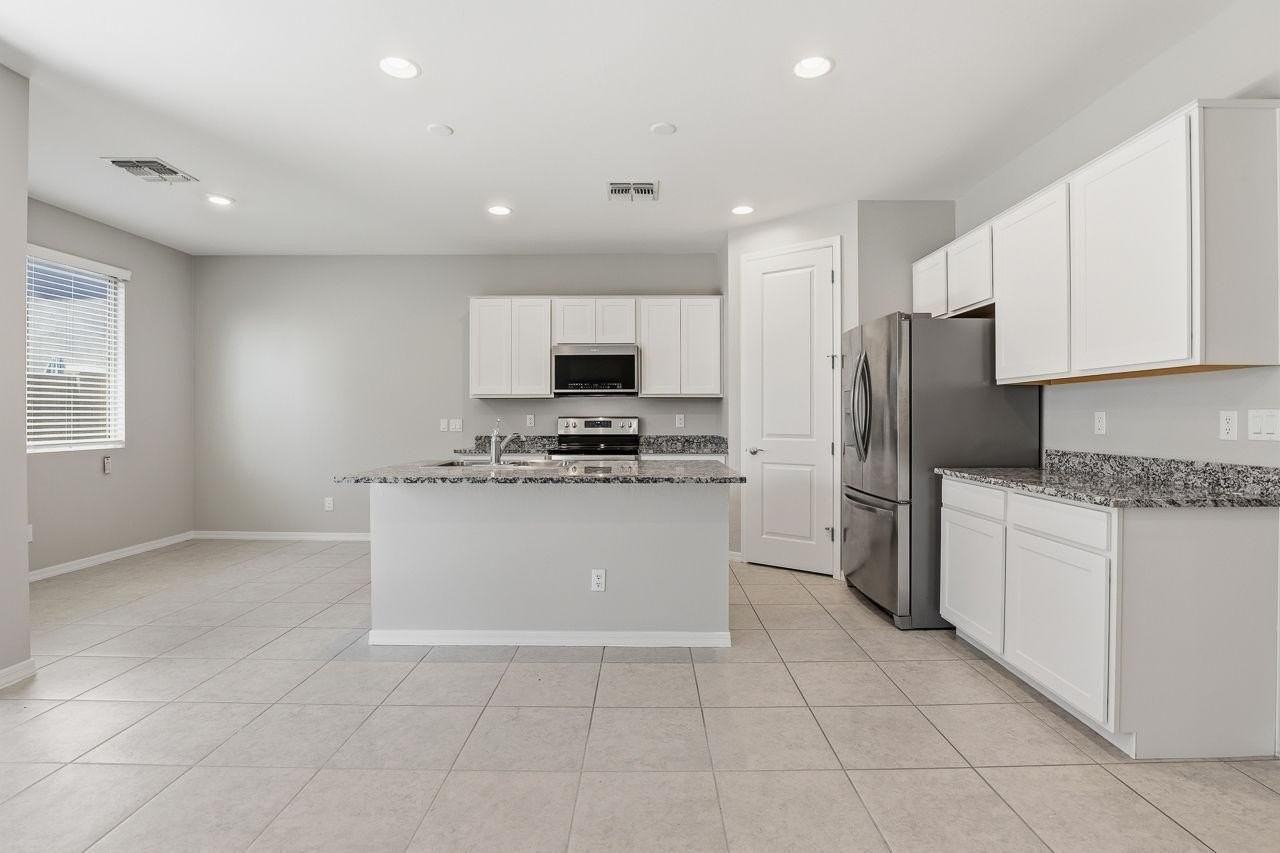 9319 E Sector Dr - Photo 5 of 34