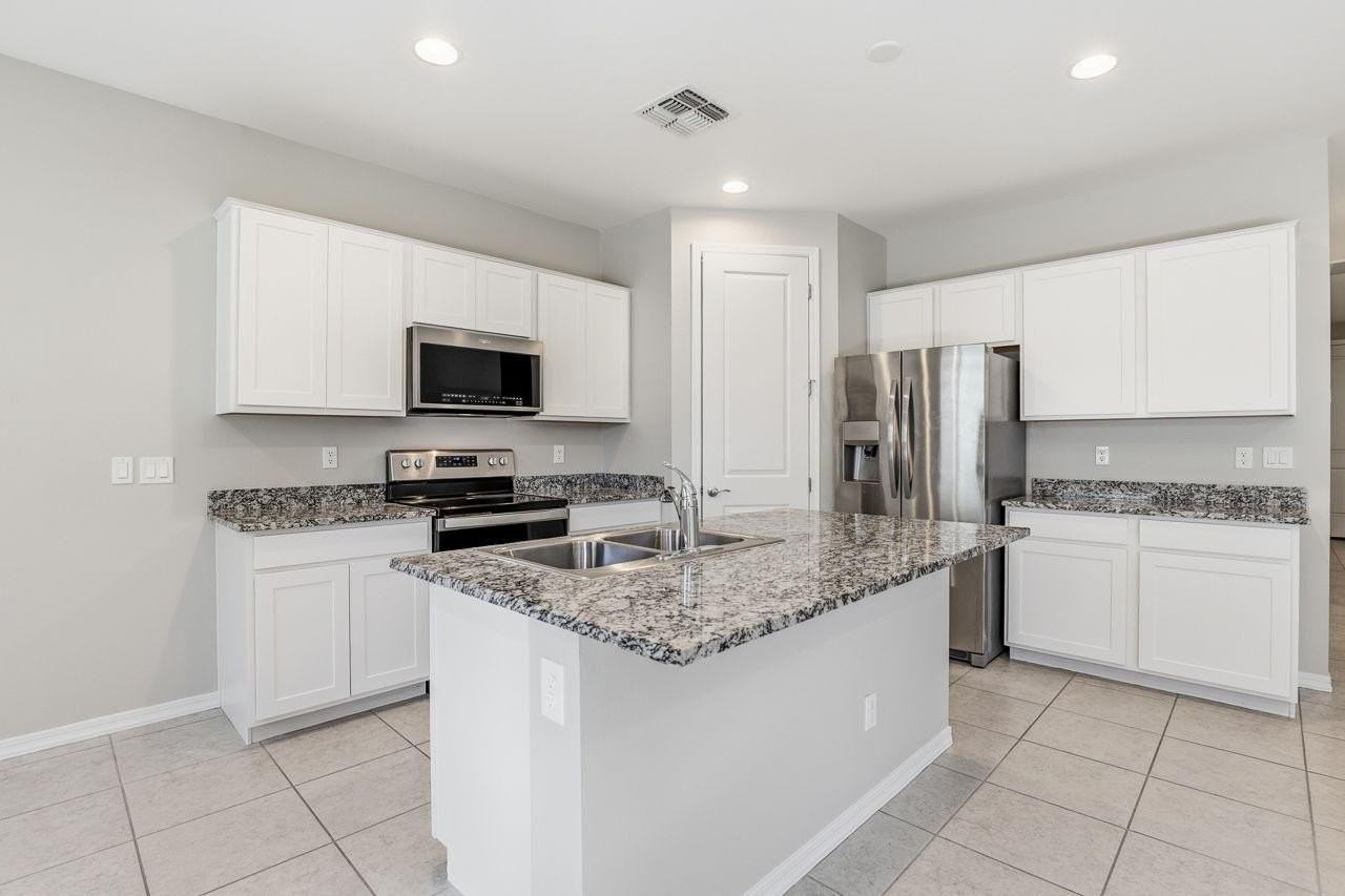 9319 E Sector Dr - Photo 6 of 34