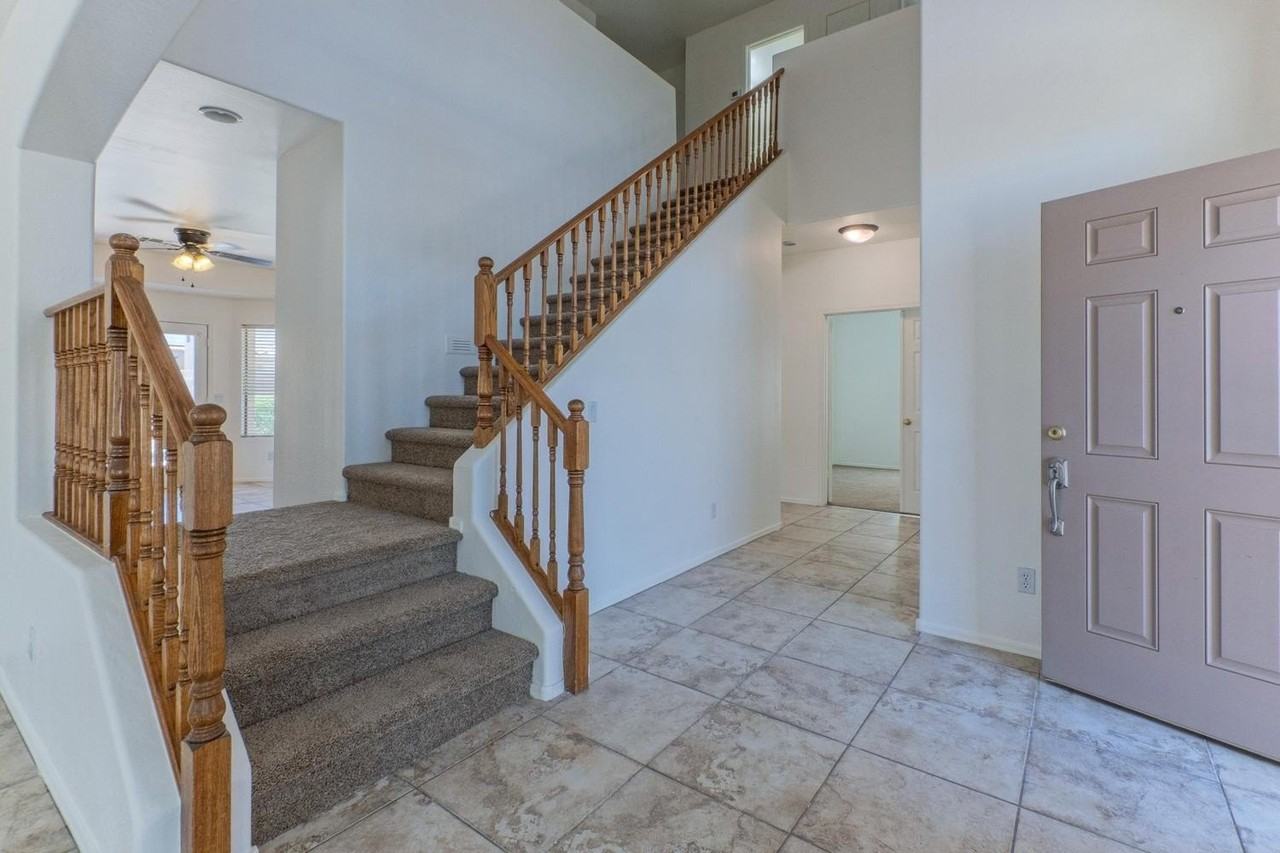 17856 W Watson Ln - Photo 2 of 26