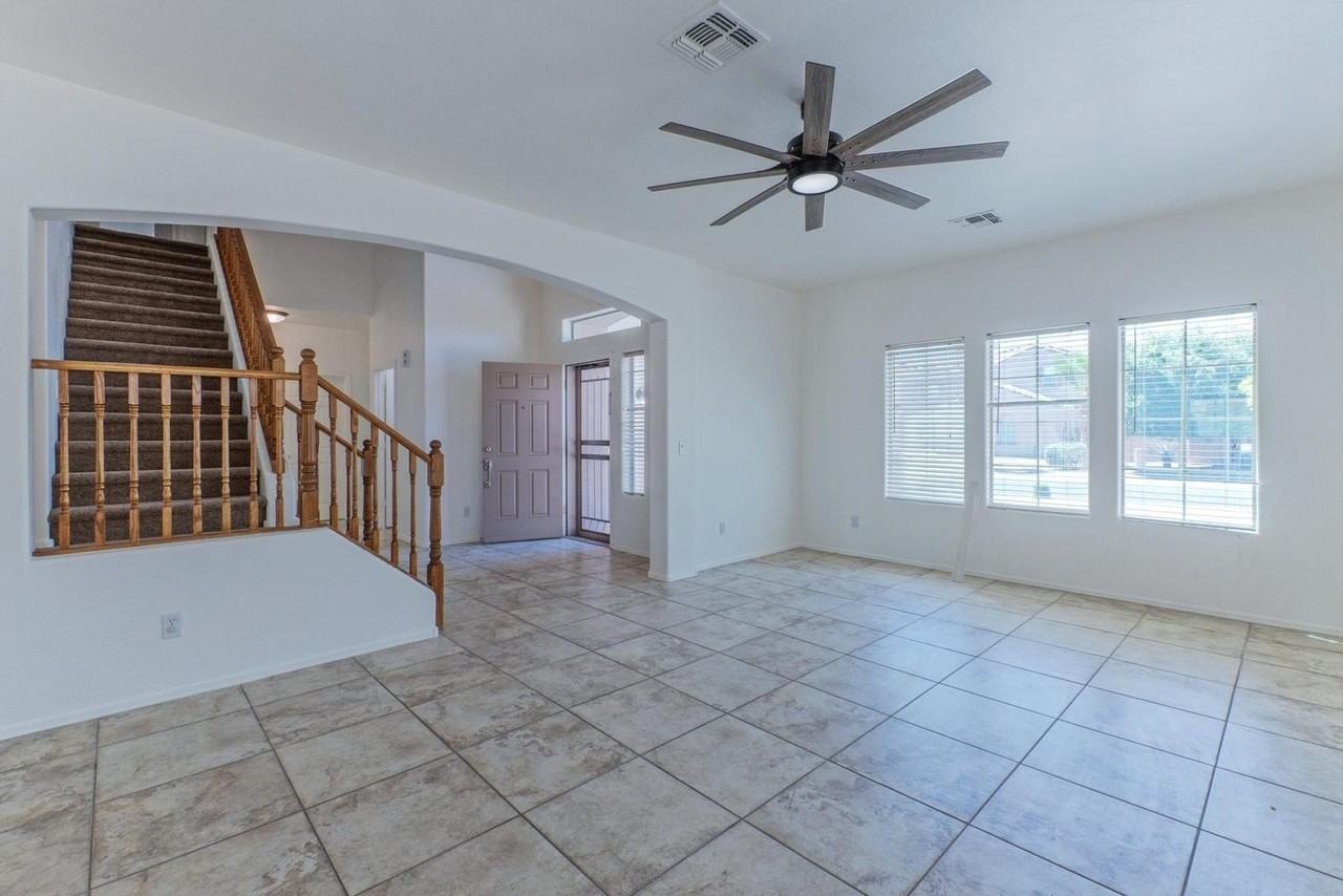 17856 W Watson Ln - Photo 3 of 26