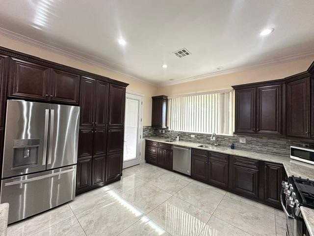 6830 N 14th St - Photo 6 of 28