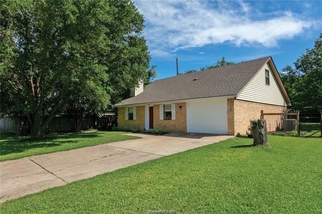 908 Water Locust Dr - Photo 2 of 20