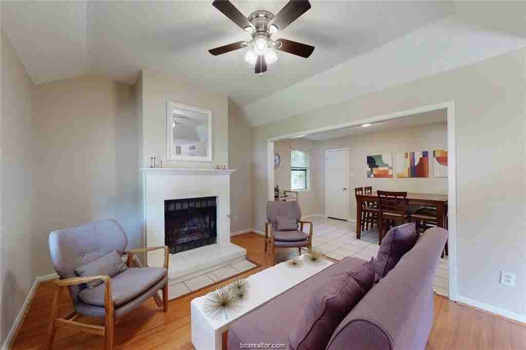 908 Water Locust Dr - Photo 4 of 20