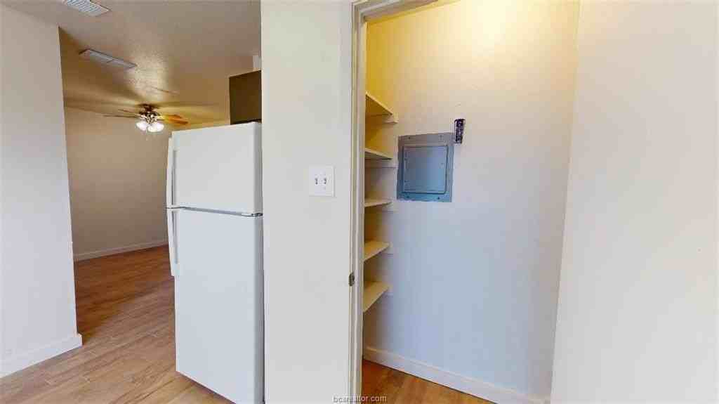 725 Peppertree Dr #13 - Photo 6 of 15