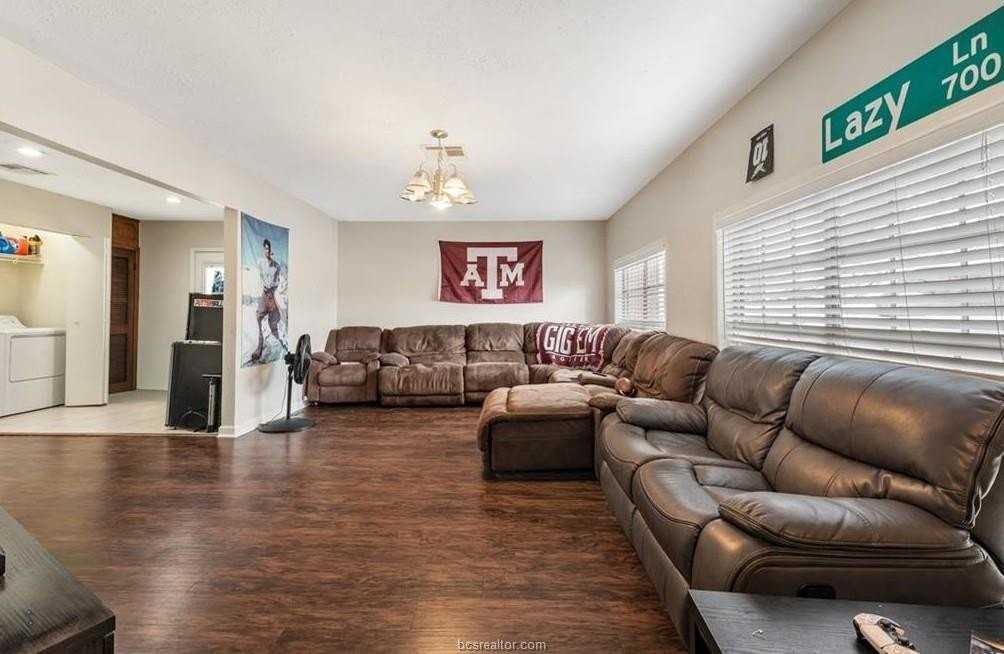 1402 Dominik Dr - Photo 2 of 19