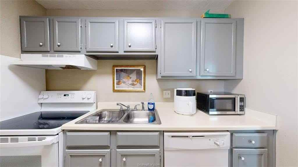 1901 Holleman Dr W #412 - Photo 7 of 19