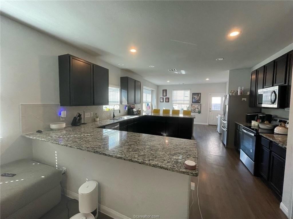 985 Marquis Dr - Photo 2 of 11