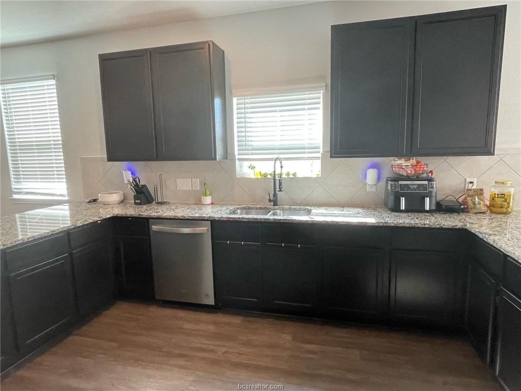 985 Marquis Dr - Photo 4 of 11