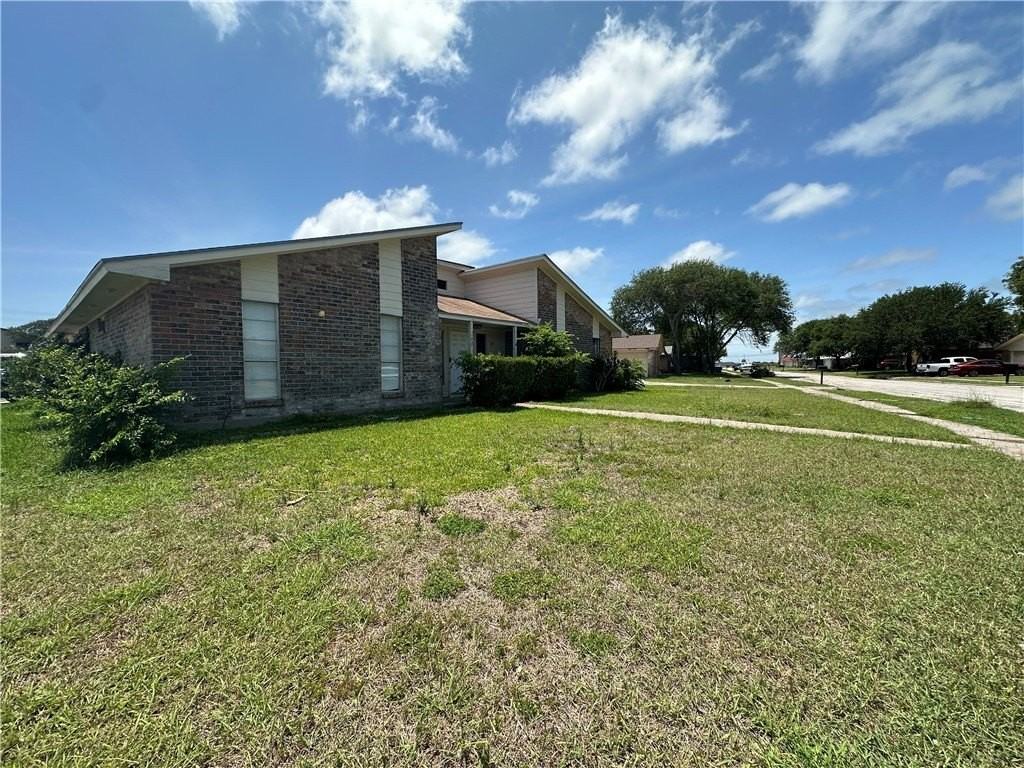 1801 Atascosa Dr - Photo 2 of 3