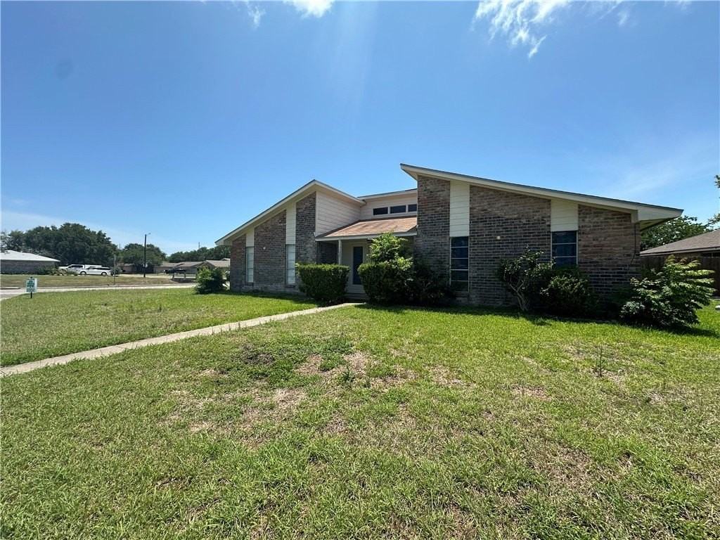 1801 Atascosa Dr - Photo 3 of 3