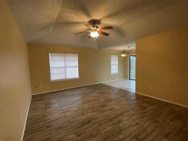 2333 Manitoba Dr - Photo 2 of 8