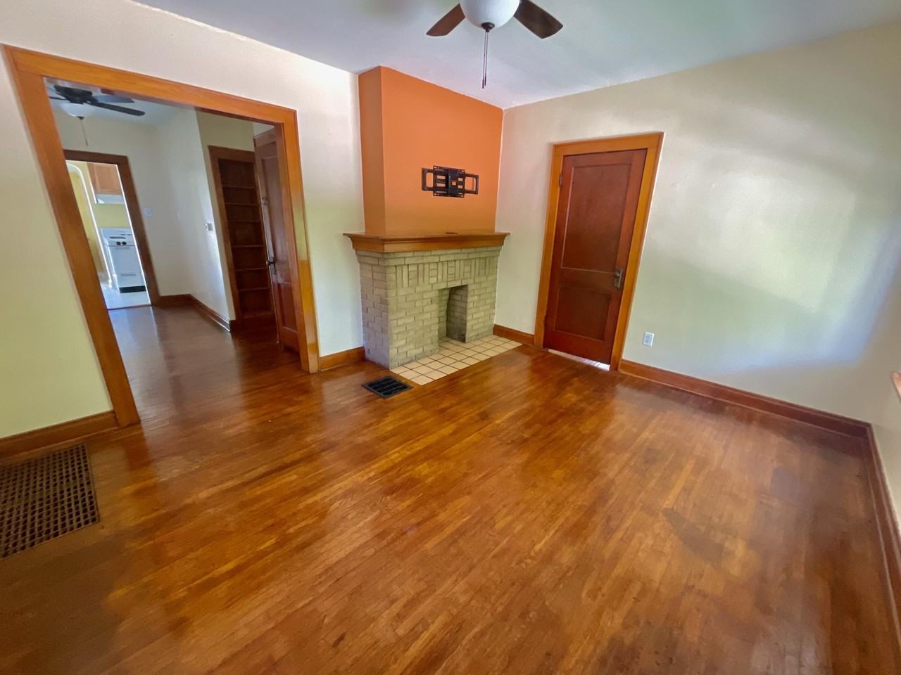 261 N Wheatland Ave - Photo 4 of 25