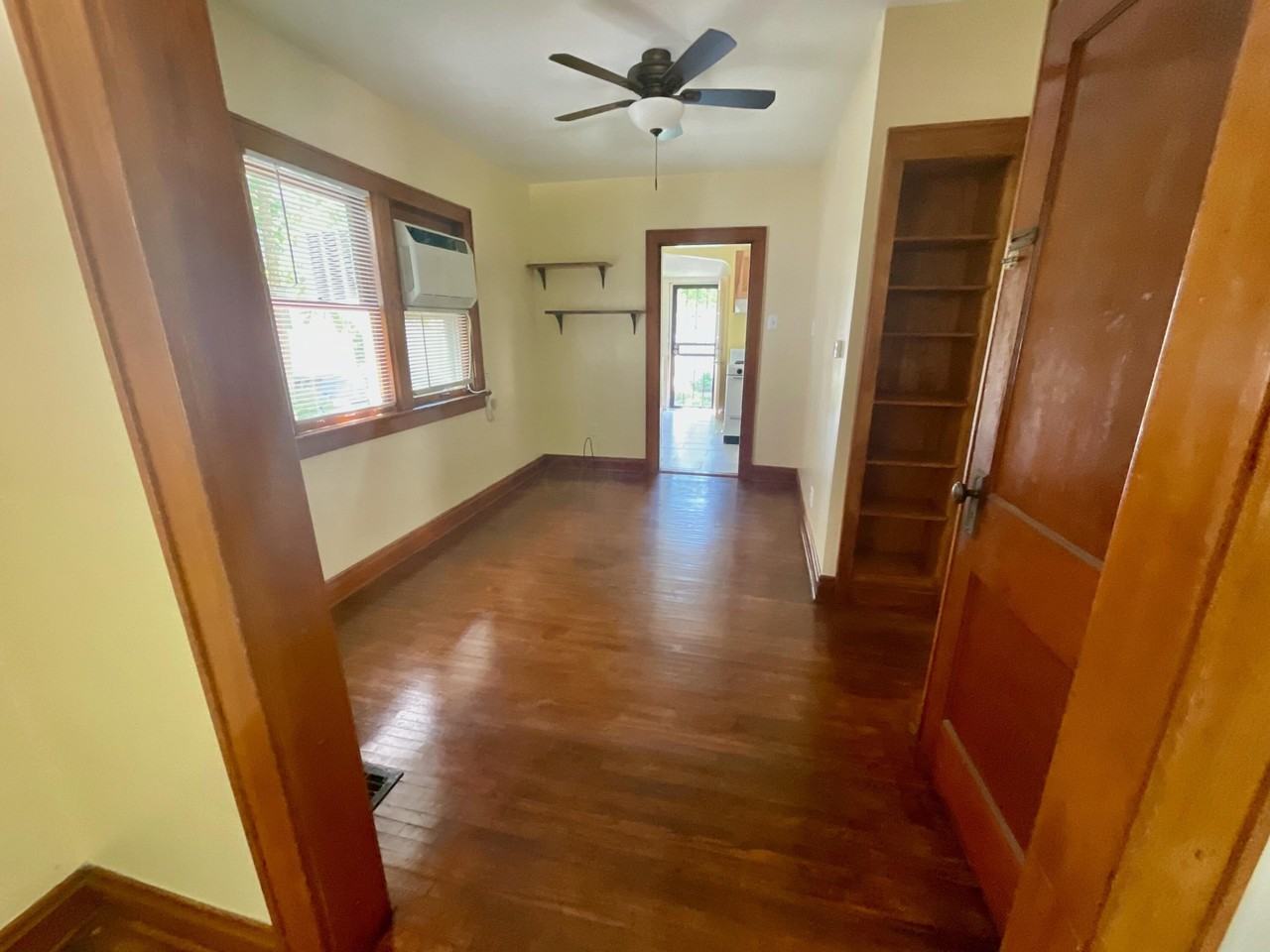 261 N Wheatland Ave - Photo 5 of 25